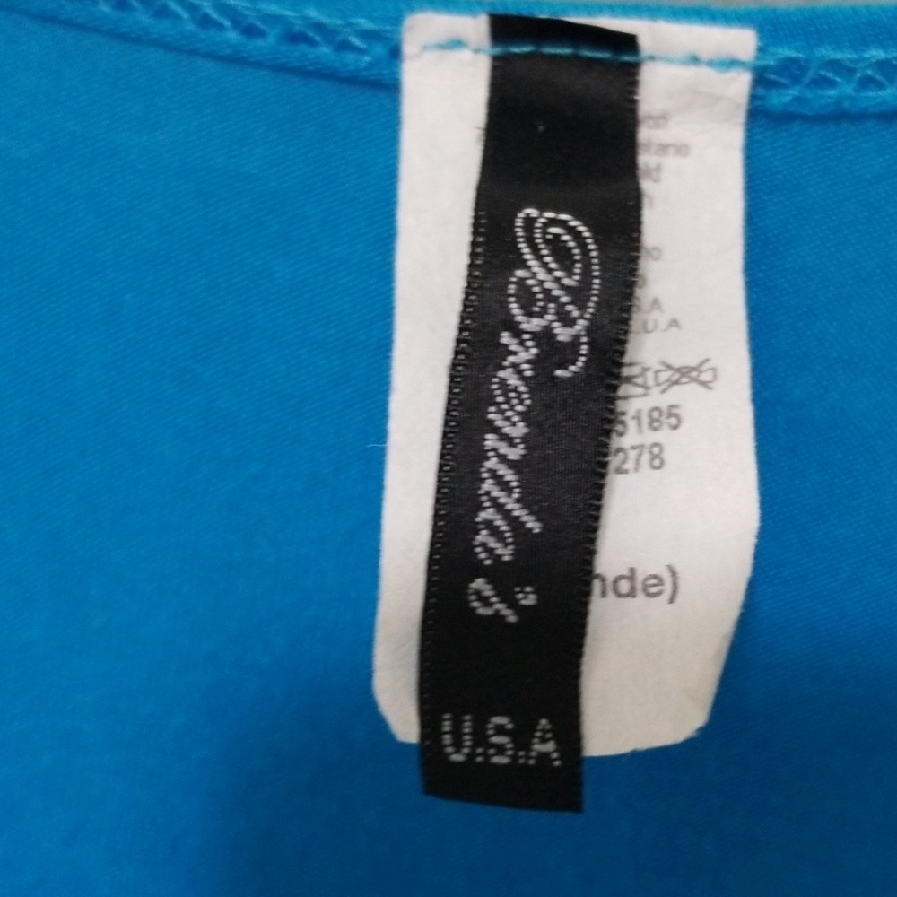 Brenda's peek-a-boo shoulder top - Picture 5 of 10